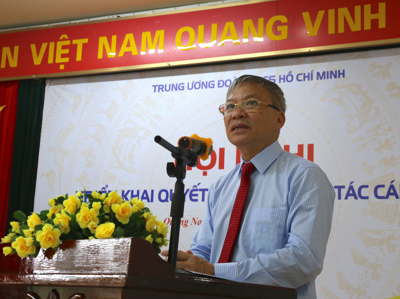 Phó Bí thư Thường trực Tỉnh ủy, Chủ tịch HĐND tỉnh Quảng Nam Nguyễn Đức Dũng phát biểu tại hội nghị.