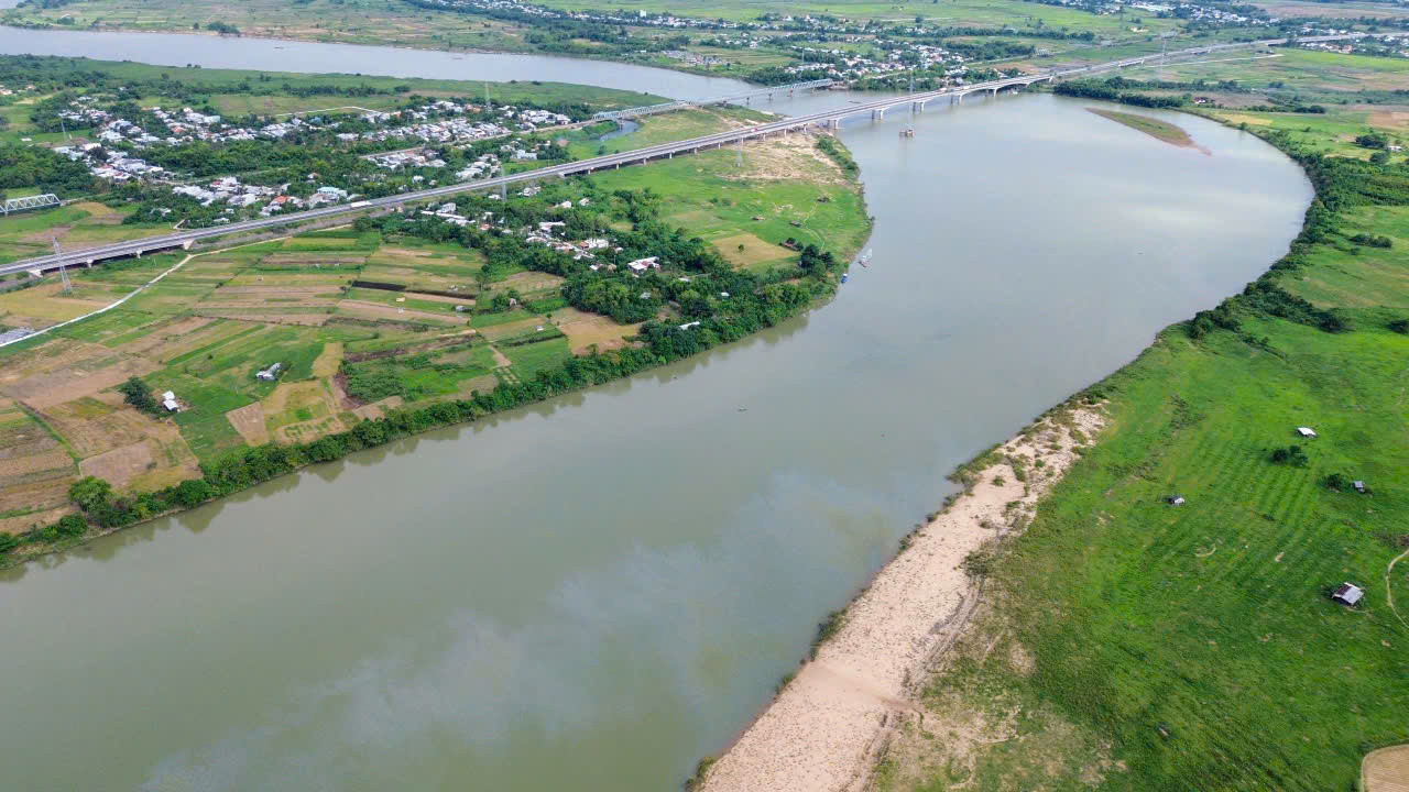 Điểm mỏ ĐB2B tại xã Điện Thọ, thị xã Điện Bàn, tỉnh Quảng Nam. Điểm mỏ ĐB2B tại xã Điện Thọ, thị xã Điện Bàn, tỉnh Quảng Nam.