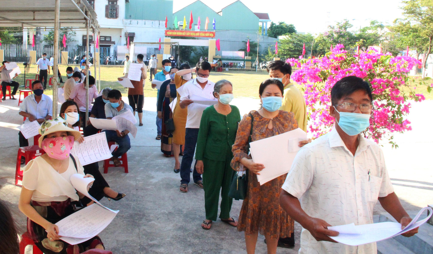 Người dân khối phố Mỹ Thạch Bắc, P. Tân Thạnh đi bầu cử