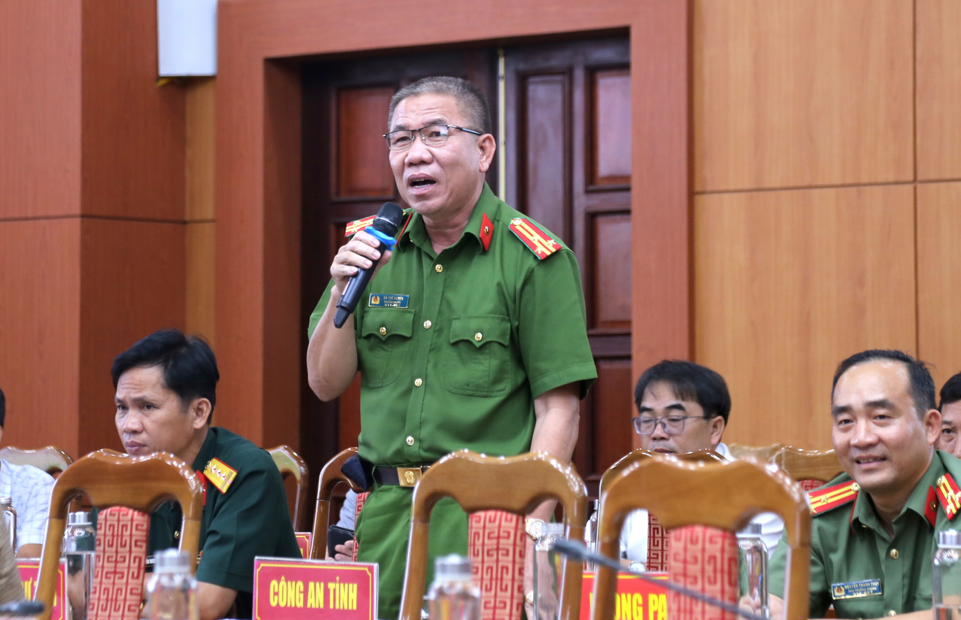 Thượng tá Hà Thế Xuyên - Trưởng phòng Cảnh sát Kinh tế Công an tỉnh thông tin vấn đề kiểm soát chất lượng sâm Ngọc Linh. Thượng tá Hà Thế Xuyên - Trưởng phòng Cảnh sát Kinh tế Công an tỉnh thông tin vấn đề kiểm soát chất lượng sâm Ngọc Linh.