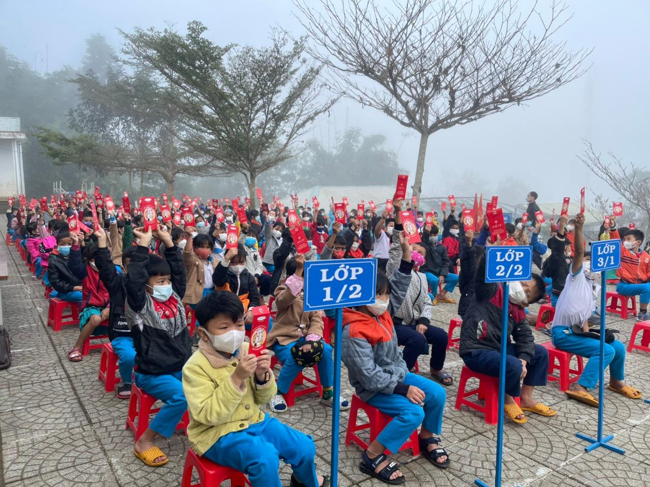 Đây là năm thứ 2 người thầy vùng cao này tổ chức chương trình lì xì đầy ý nghĩa. Năm ngoái, 4.300 học sinh được nhận. Hoạt động ý nghĩa tiếp tục lan toả, nhận được hưởng ứng của nhiều tấm lòng gần xa hỗ trợ.