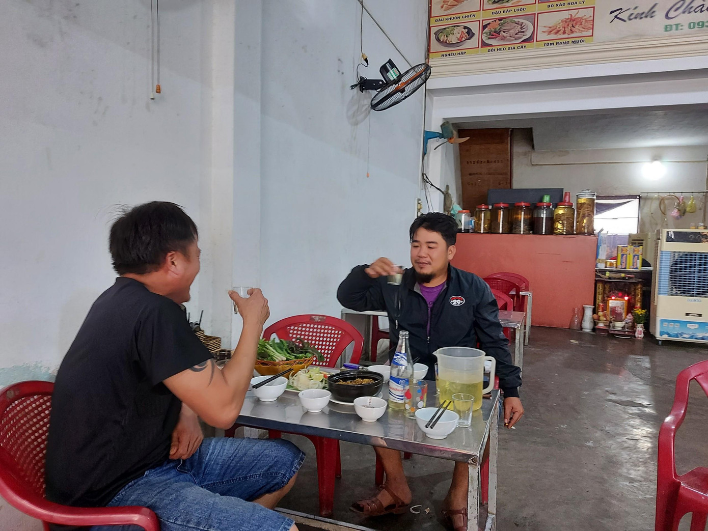 Nhiều người cho rằng thịt chó khá hấp dẫn với dân nhậu.