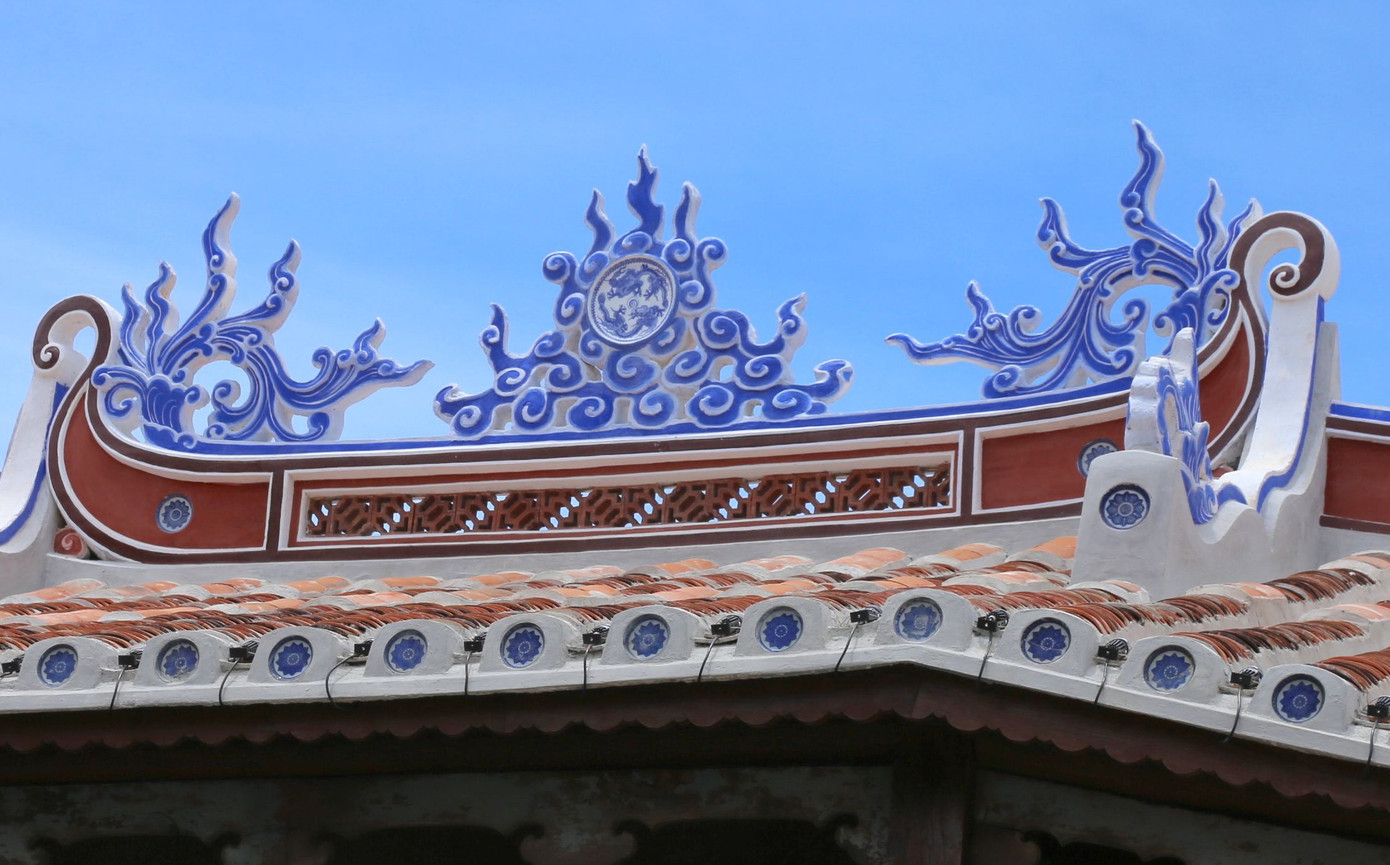 Phần mái sau tu bổ.