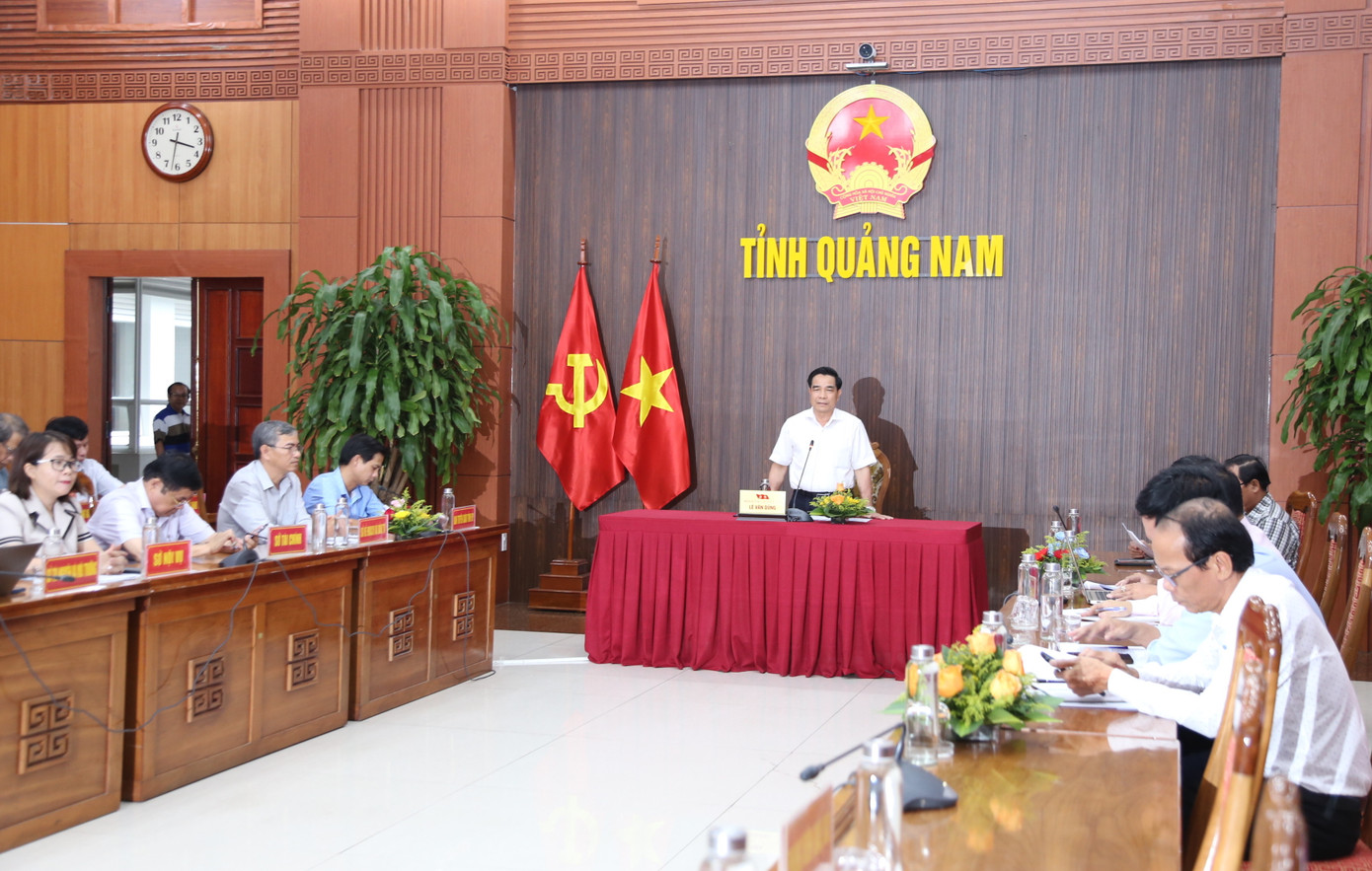 Nhiều vấn đề nóng được đề cập tại cuộc họp báo. Nhiều vấn đề nóng được đề cập tại cuộc họp báo.