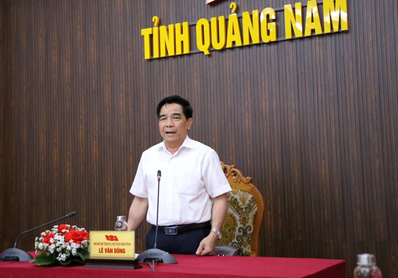 Chủ tịch UBND tỉnh Quảng Nam Lê Văn Dũng thông tin tại cuộc họp báo. Ảnh: Hoài Văn