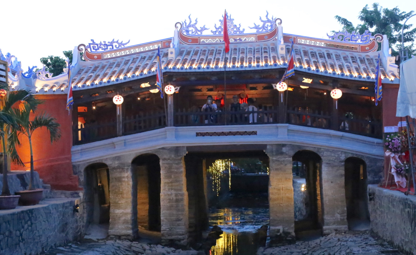 Di tích Chùa Cầu khánh thành, đưa vào sử dụng sau 19 tháng triển khai trùng tu. Di tích Chùa Cầu khánh thành, đưa vào sử dụng sau 19 tháng triển khai trùng tu.