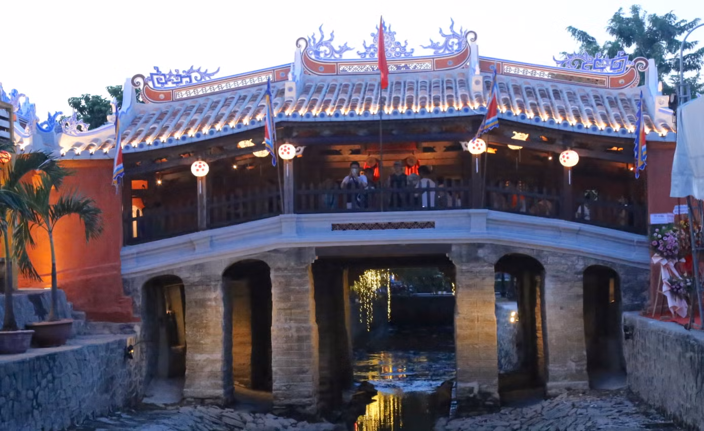 Di tích Chùa Cầu khánh thành, đưa vào sử dụng sau 19 tháng triển khai trùng tu. Di tích Chùa Cầu khánh thành, đưa vào sử dụng sau 19 tháng triển khai trùng tu.