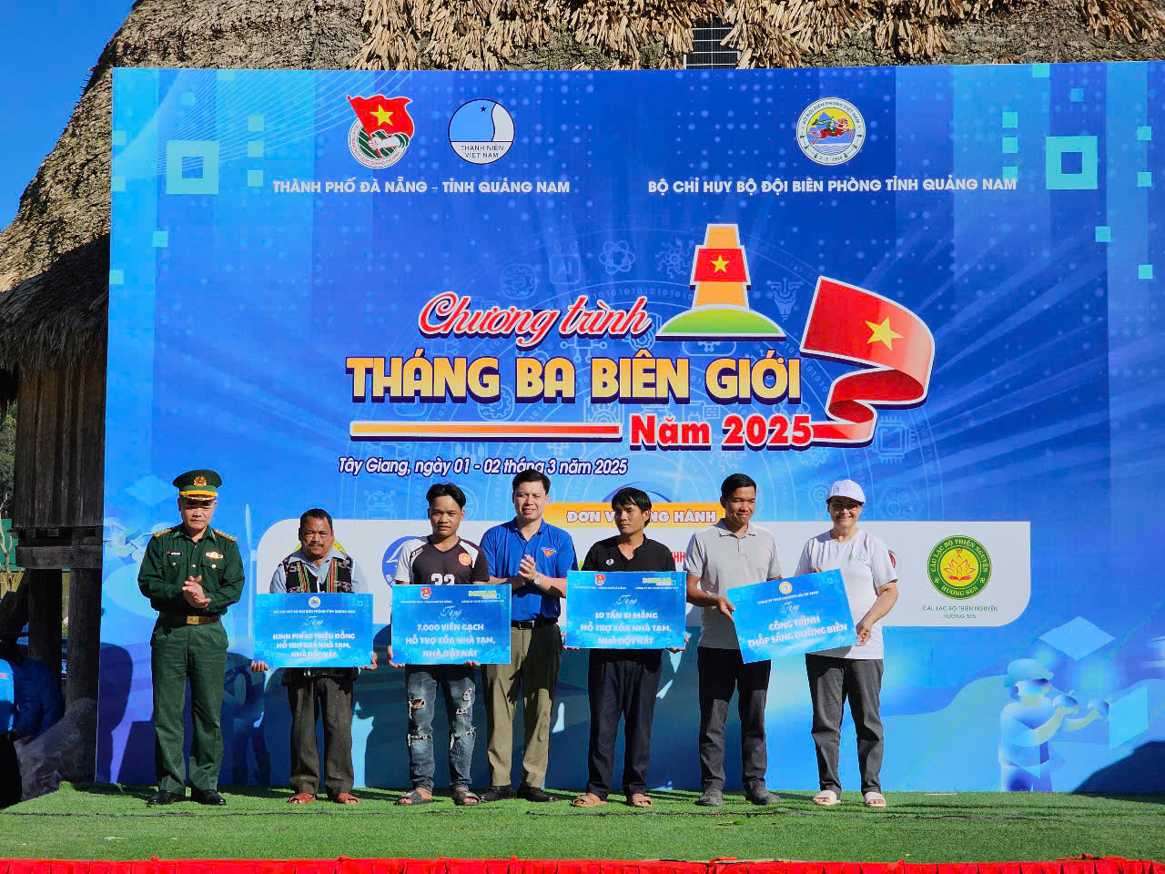 Chương trình Tháng Ba biên giới diễn ra tại xã vùng cao A Tiêng, huyện Tây Giang, tỉnh Quảng Nam với nhiều hoạt động ý nghĩa. Chương trình Tháng Ba biên giới diễn ra tại xã vùng cao A Tiêng, huyện Tây Giang, tỉnh Quảng Nam với nhiều hoạt động ý nghĩa.