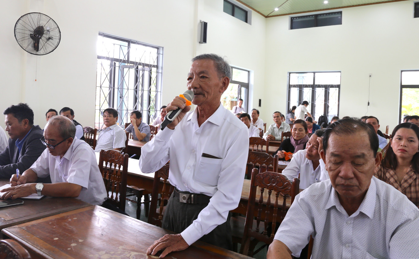 Cử tri nêu ý kiến.