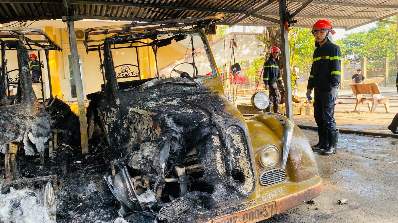 Sau 30 phút đám cháy cơ bản được khống chế, tuy nhiên vụ cháy vẫn gây thiệt hại lớn. Thống kê ban đầu có 40 xe điện bị thiêu rụi. Thời điểm phát hiện hỏa hoạn, một số nhân viên của nhà trường đã phối hợp đẩy được 12 xe ra ngoài, trong đó có 6 xe bị hư hỏng. Sau 30 phút đám cháy cơ bản được khống chế, tuy nhiên vụ cháy vẫn gây thiệt hại lớn. Thống kê ban đầu có 40 xe điện bị thiêu rụi. Thời điểm phát hiện hỏa hoạn, một số nhân viên của nhà trường đã phối hợp đẩy được 12 xe ra ngoài, trong đó có 6 xe bị hư hỏng.