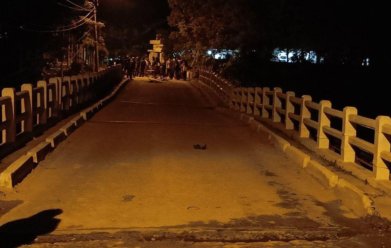 Cầu Quyết Thắng ở huyện miền núi Đông Giang bị sụt lún nghiêm trọng.