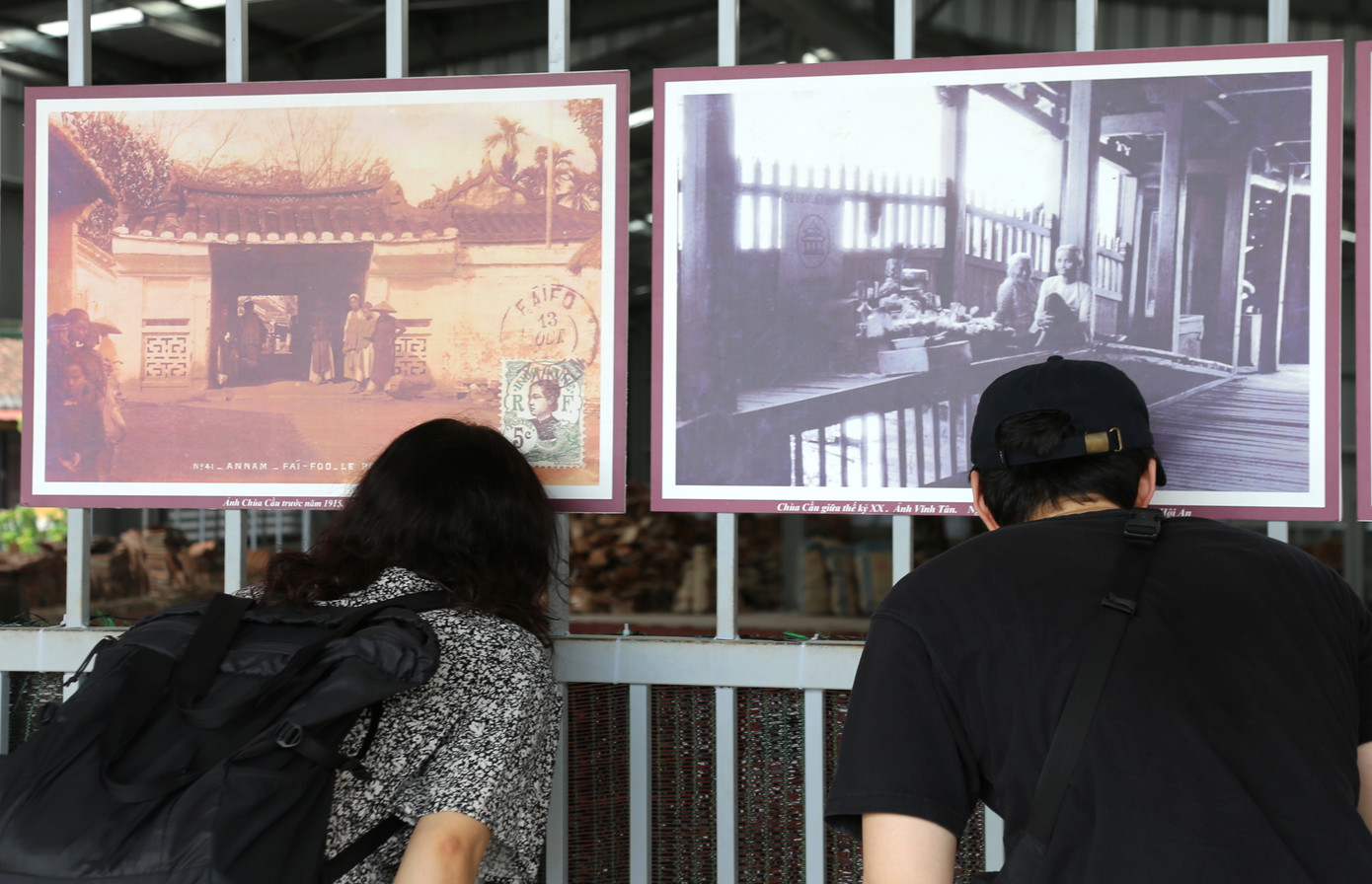 Khu di tích được quây rào tứ phía khiến du khách tham quan Hội An bày tỏ sự đáng tiếc vì không có cơ hội được dạo bước qua cây cầu đặc biệt này.