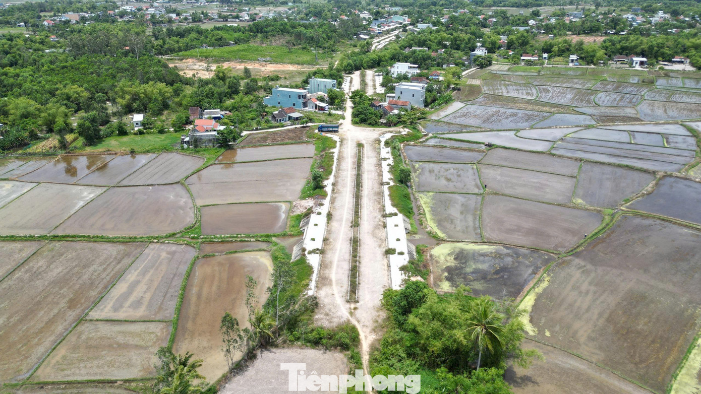 Vướng mắc trong công tác GPMT, đường thi công từng đoạn không liền mạch.