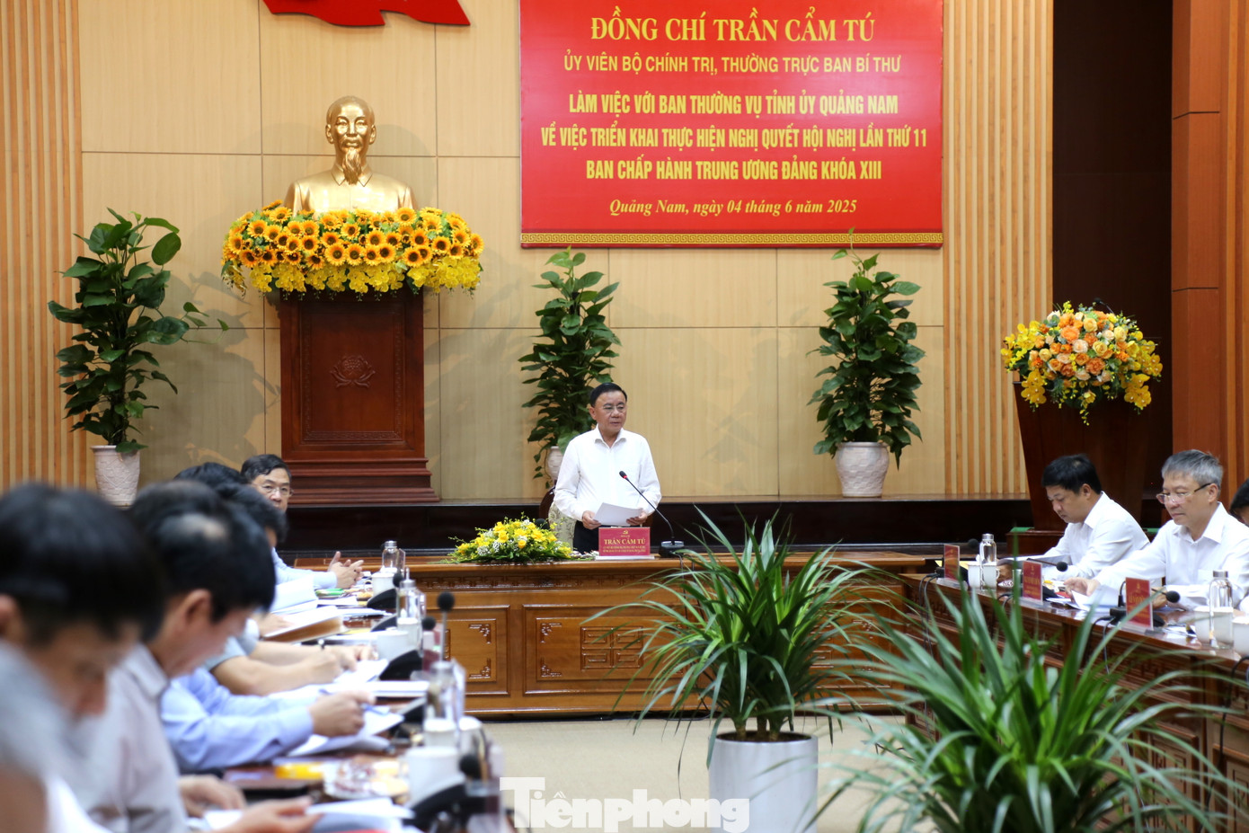 Quang cảnh buổi làm việc.