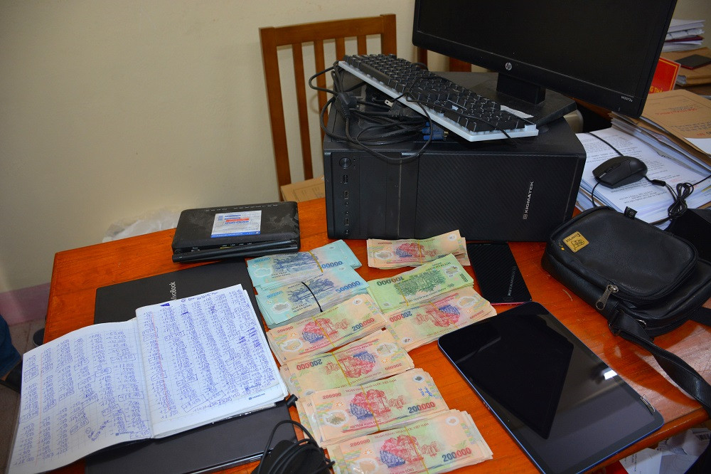 Tang vật liên quan vụ việc bị công an tạm giữ.