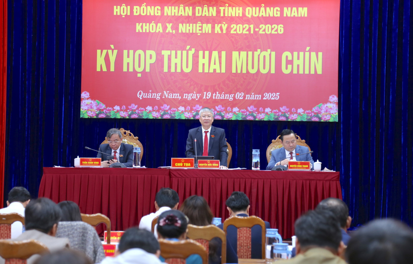 Kỳ họp thứ 29 HĐND tỉnh Quảng Nam khóa X diễn ra sáng nay 19/2. Ảnh: Hoài Văn Kỳ họp thứ 29 HĐND tỉnh Quảng Nam khóa X diễn ra sáng nay 19/2. Ảnh: Hoài Văn