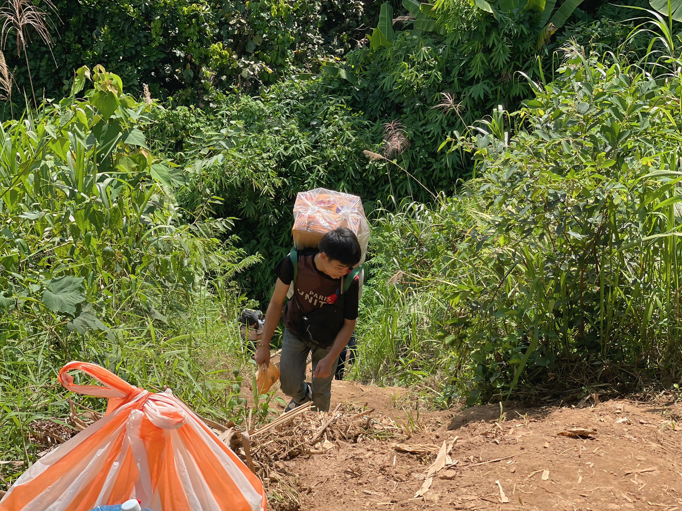 Cuối tuần, nhóm bạn trẻ đoàn viên thanh niên huyện đoàn Thăng Bình (Quảng Nam) phối hợp với CLB thiện nguyện Phan Đức tổ chức chương Trình “Cùng em đến trường” tại điểm trường Tu Nấc, xã Trà Cang, huyện Nam Trà My. Cuối tuần, nhóm bạn trẻ đoàn viên thanh niên huyện đoàn Thăng Bình (Quảng Nam) phối hợp với CLB thiện nguyện Phan Đức tổ chức chương Trình “Cùng em đến trường” tại điểm trường Tu Nấc, xã Trà Cang, huyện Nam Trà My.