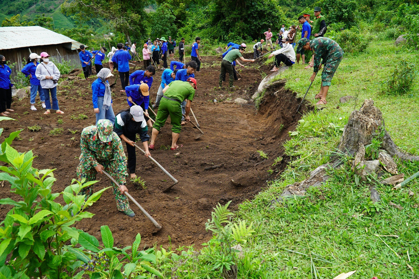ĐVTN khối lực lượng vũ trang với nhiều hoạt động ý nghĩa tại xã vùng cao Trà Nam, huyện Nam Trà My. ĐVTN khối lực lượng vũ trang với nhiều hoạt động ý nghĩa tại xã vùng cao Trà Nam, huyện Nam Trà My.
