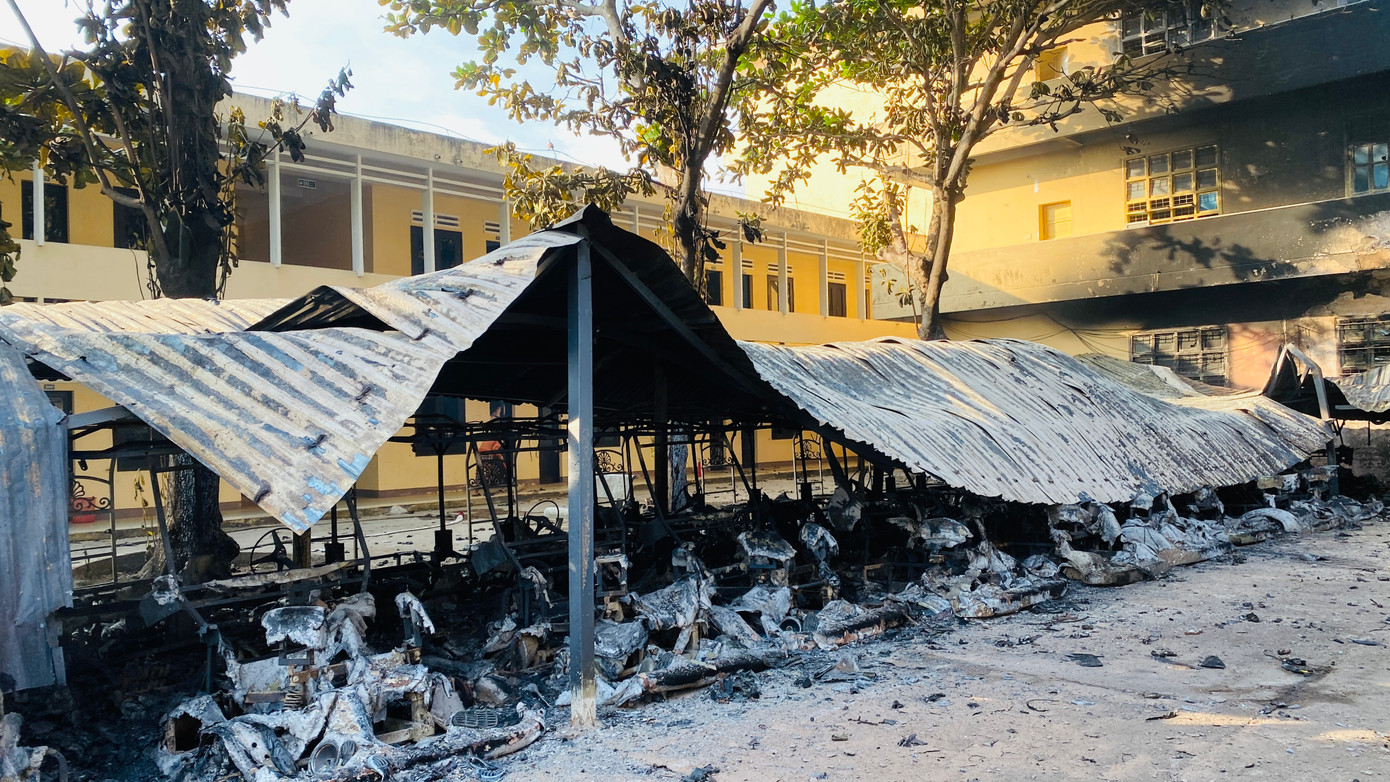 Hiện trường 40 xe điện bị thiêu rụi. Hiện trường 40 xe điện bị thiêu rụi.