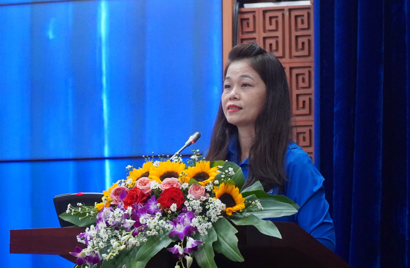 Chị Phạm Thị Thanh, Bí thư Tỉnh Đoàn Quảng Nam kêu gọi quyên góp hỗ trợ bà con bị thiệt hại do bão, lũ.