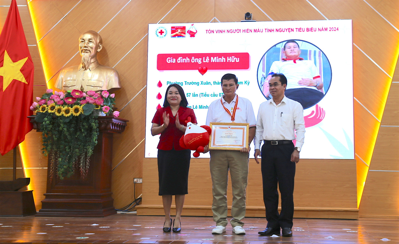 Nhiều cá nhân, gia đình tham gia hiến máu tình nguyện từ 20 - 50 lần.