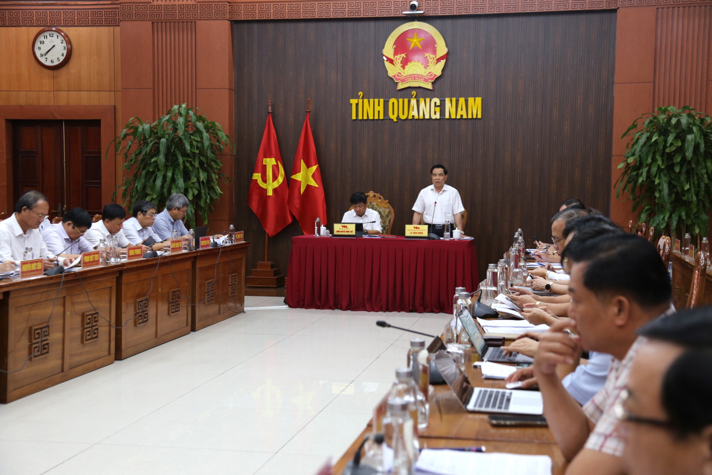 Lãnh đạo tỉnh Quảng Nam yêu cầu chủ tịch huyện, thị, giám đốc sở đích thân tham gia cuộc họp. Lãnh đạo tỉnh Quảng Nam yêu cầu chủ tịch huyện, thị, giám đốc sở đích thân tham gia cuộc họp.