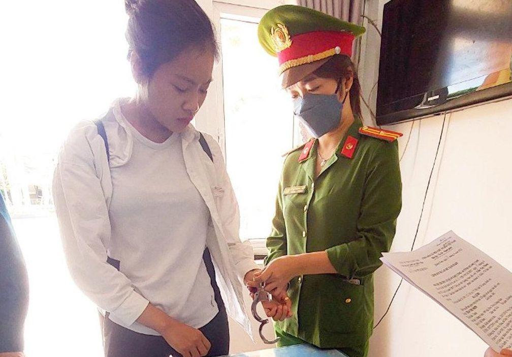 Trần Thị Nhơn bị bắt tạm giam. Ảnh CA