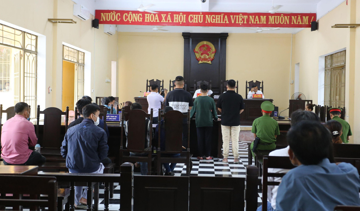 Phiên tòa xét xử nam sinh sát hại thầy hiệu trưởng.