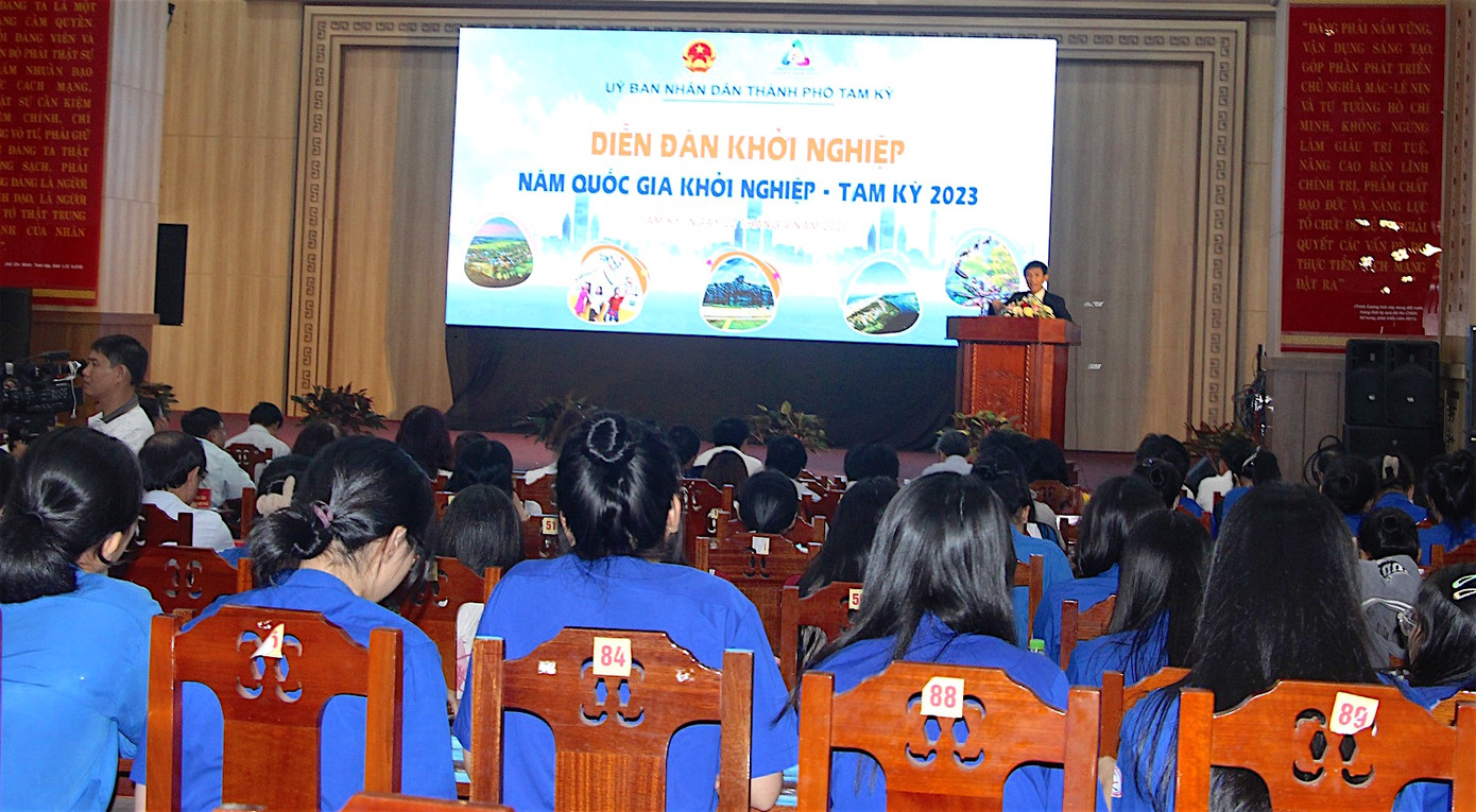 Diễn đàn “Năm Quốc gia khởi nghiệp - Tam Kỳ 2023” thu hút đông đảo bạn trẻ xứ Quảng mê khởi nghiệp. Diễn đàn “Năm Quốc gia khởi nghiệp - Tam Kỳ 2023” thu hút đông đảo bạn trẻ xứ Quảng mê khởi nghiệp.