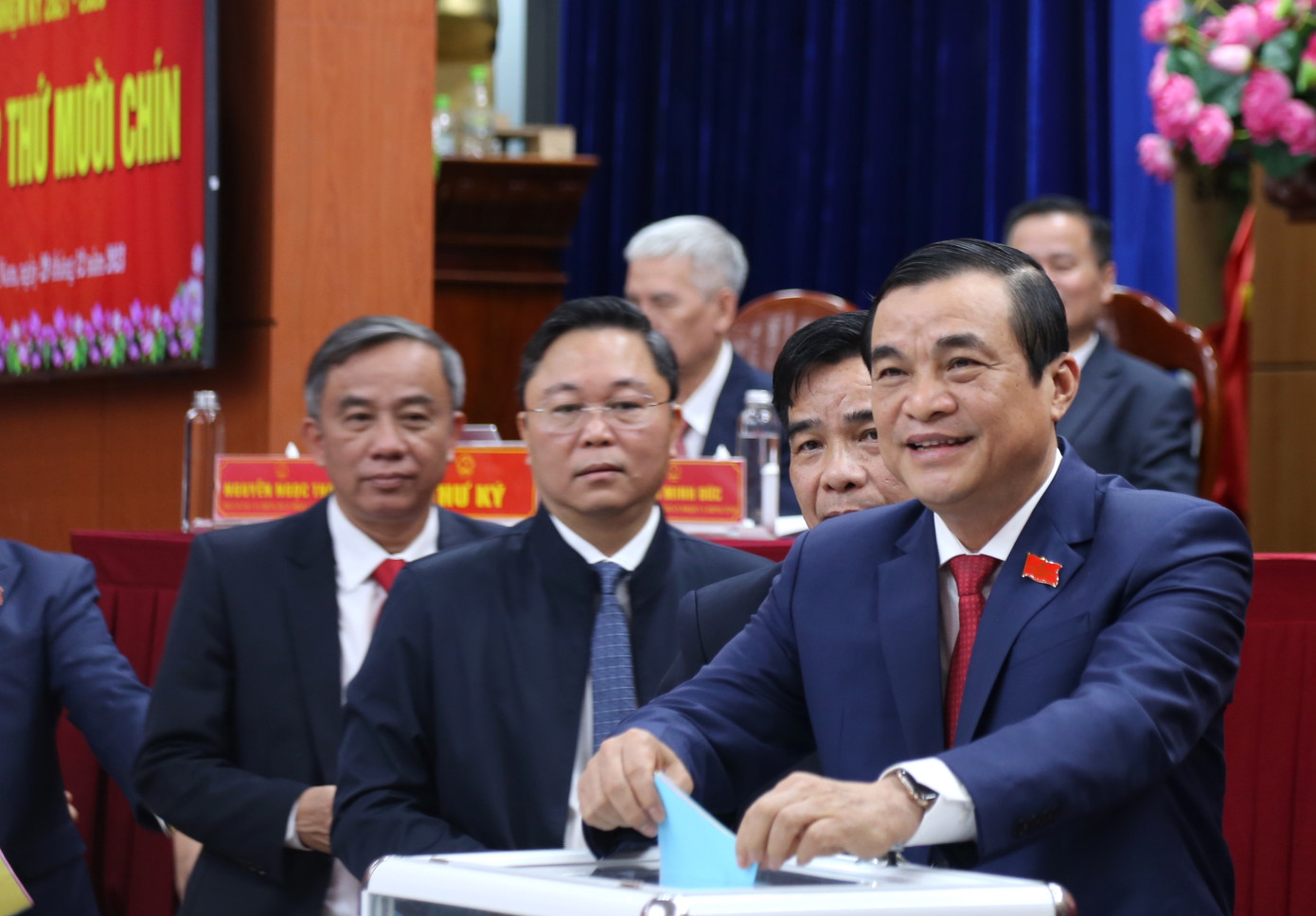 Đại biểu HĐND Quảng Nam bỏ phiếu tín nhiệm tại kỳ họp thứ 19, nhiệm kỳ 2021 - 2026. Đại biểu HĐND Quảng Nam bỏ phiếu tín nhiệm tại kỳ họp thứ 19, nhiệm kỳ 2021 - 2026.