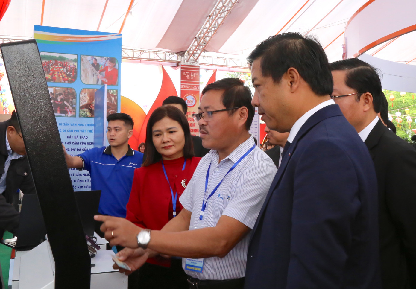 Hình ảnh ấn tượng tại Triển lãm, trưng bày các thành tựu kinh tế - xã hội, quốc phòng, an ninh; giới thiệu sản phẩm đặc trưng, sản phẩm OCOP.