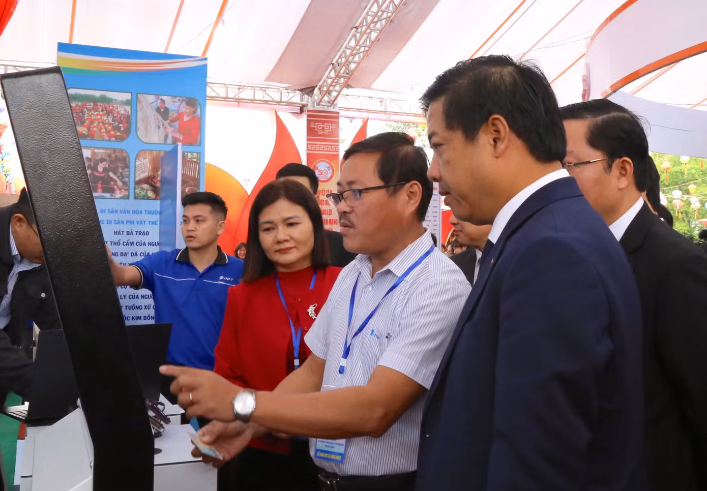 Hình ảnh ấn tượng tại Triển lãm, trưng bày các thành tựu kinh tế - xã hội, quốc phòng, an ninh; giới thiệu sản phẩm đặc trưng, sản phẩm OCOP.