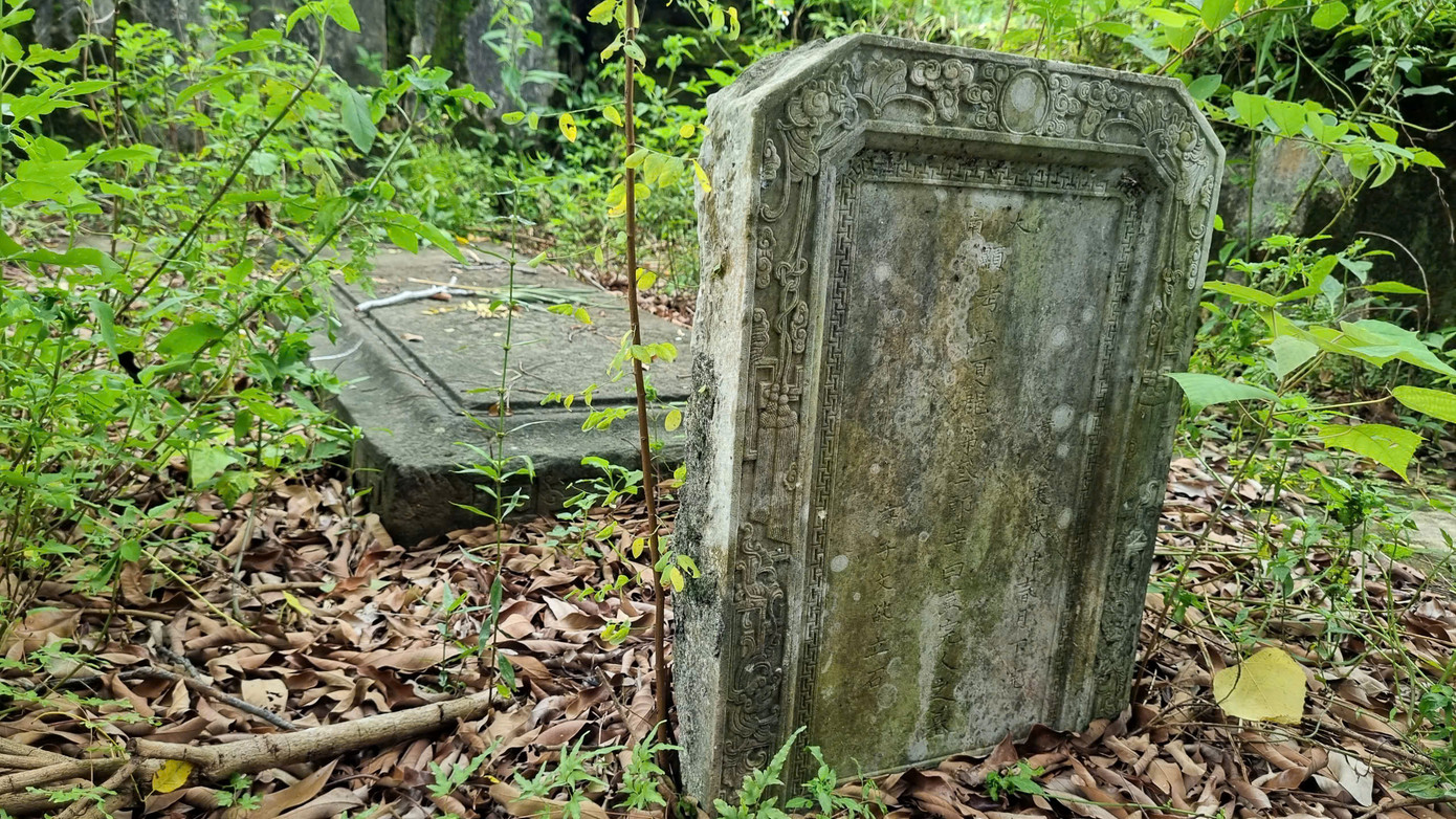 Chi tiết trên văn bia mộ cổ.