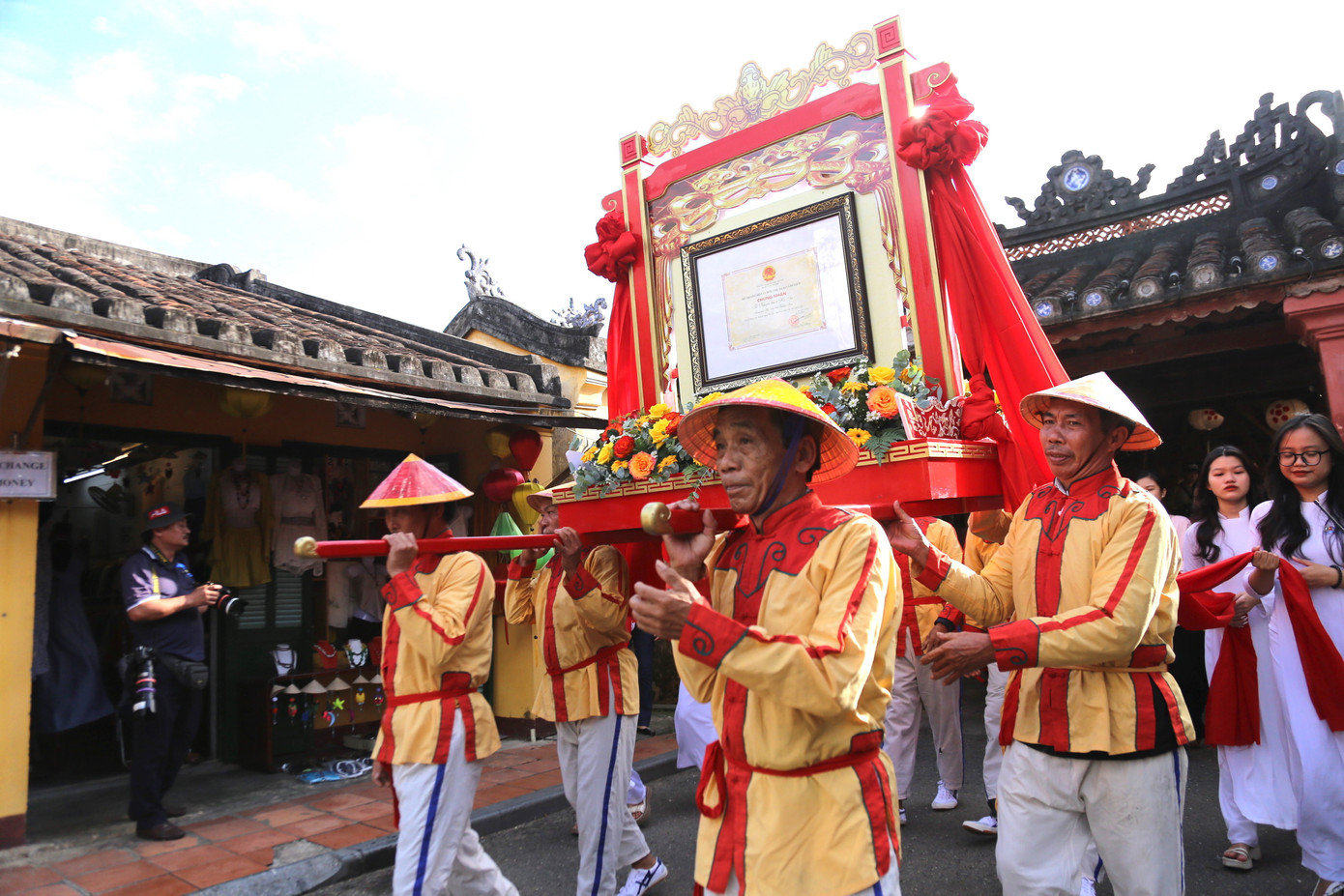 Sáng 5/2, thành phố Hội An tổ chức Lễ đón nhận danh hiệu Di sản phi vật thể quốc gia Tết Nguyên tiêu ở Hội An. Sáng 5/2, thành phố Hội An tổ chức Lễ đón nhận danh hiệu Di sản phi vật thể quốc gia Tết Nguyên tiêu ở Hội An.