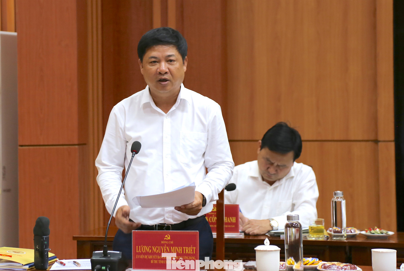 Bí thư Tỉnh ủy Quảng Nam Lương Nguyễn Minh Triết báo cáo với đoàn công tác tại buổi làm việc.