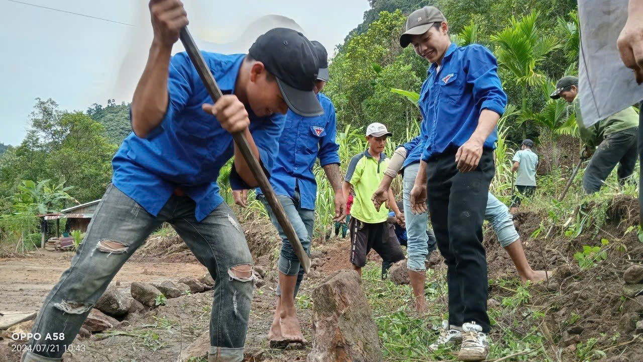 ĐVTN nạo vét kênh mương, phát dọn các tuyến đường thanh niên tự quản ĐVTN nạo vét kênh mương, phát dọn các tuyến đường thanh niên tự quản