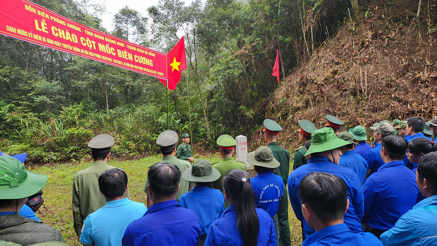 Lễ chào cột mốc biên cương.