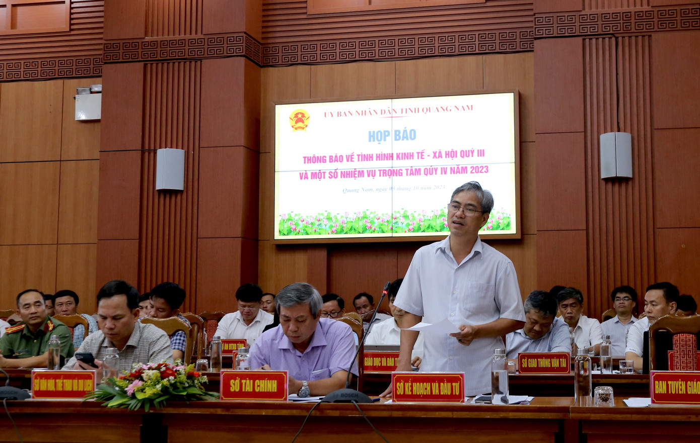 Phó Giám đốc Sở KH&ĐT Quảng Nam thông tin tình hình KT-XH 9 tháng. Phó Giám đốc Sở KH&ĐT Quảng Nam thông tin tình hình KT-XH 9 tháng.