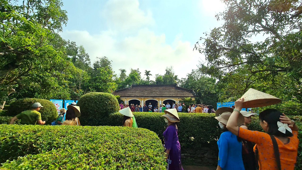 Di tích văn hóa, lịch sử cùng thắng cảnh đẹp được người dân chăm chút từng ngày.