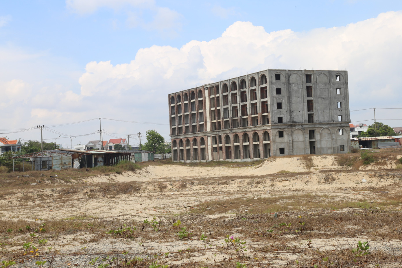 Mức đầu tư ban đầu của dự án là 990 tỷ đồng, sau đó chủ đầu tư nâng lên hơn 2.000 tỷ đồng, do Công tu CP Đầu tư Năm Sao làm chủ đầu tư. Mức đầu tư ban đầu của dự án là 990 tỷ đồng, sau đó chủ đầu tư nâng lên hơn 2.000 tỷ đồng, do Công tu CP Đầu tư Năm Sao làm chủ đầu tư.