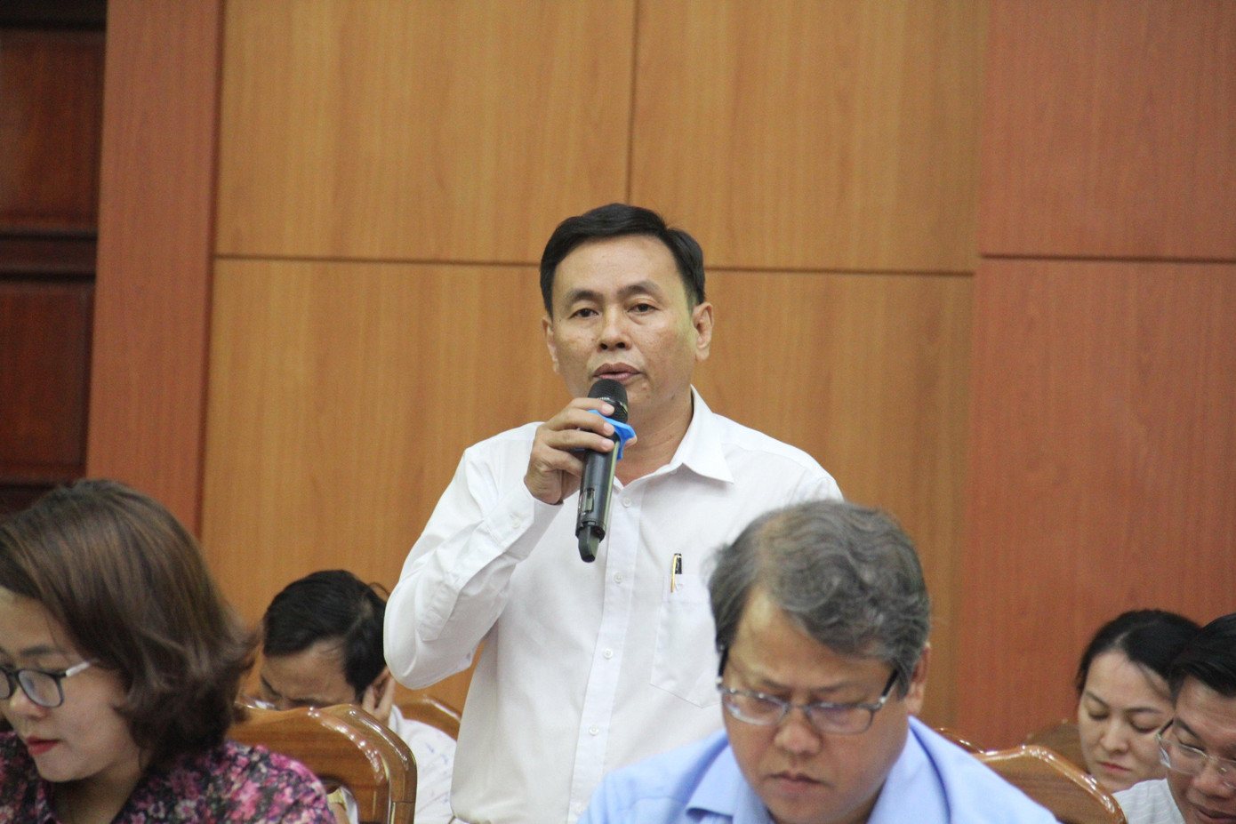 Ông Huỳnh Thuận, Phó Giám đốc Sở Y tế Quảng Nam thông tin về việc nhân viên y tế nghỉ việc.