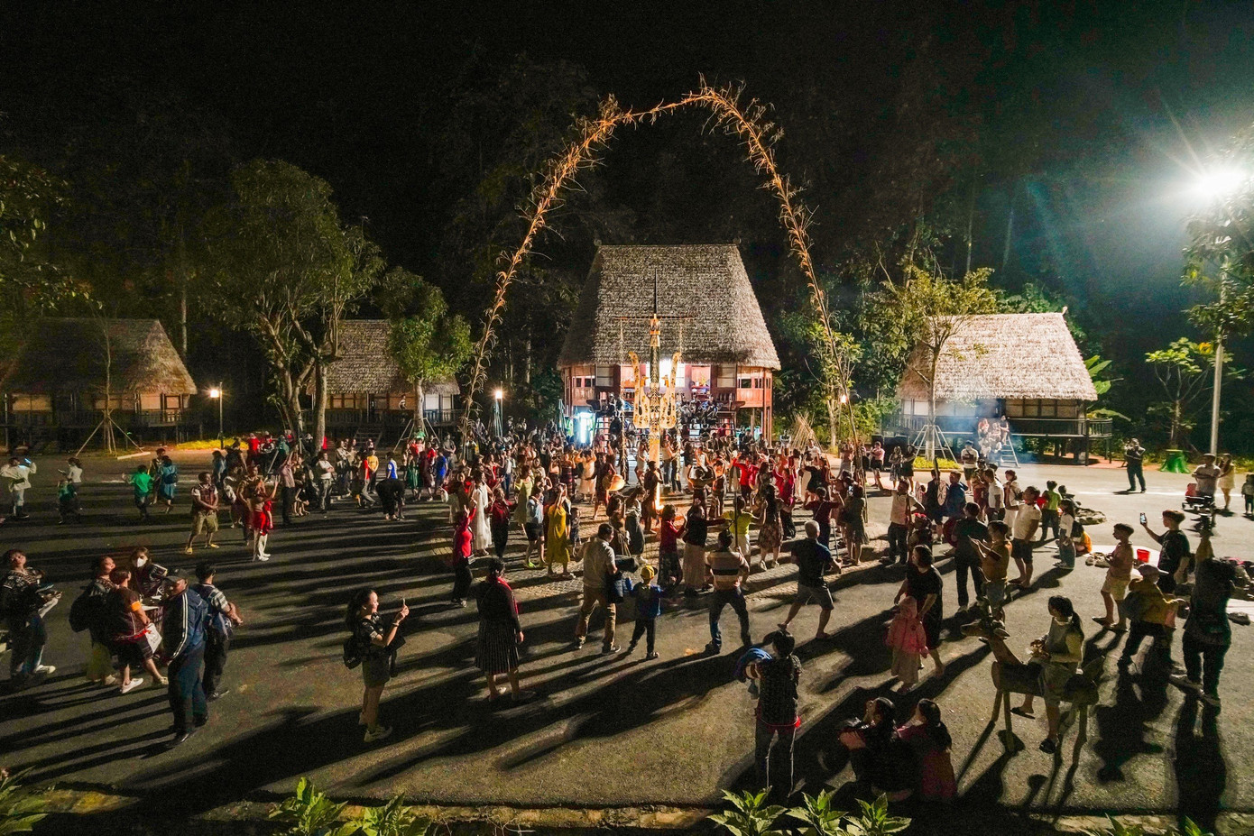 Khu du lịch Cổng trời Đông Giang khai trương đúng dịp lễ 30/4 - 1/5 và mở màn cho chương trình kích cầu du lịch mùa hè 2024