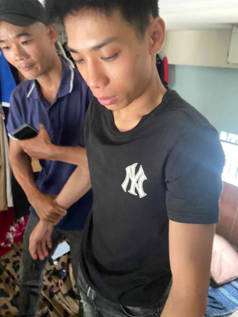 Nghi phạm Nguyễn Văn Đông Khánh bị bắt giữ sau 24 giờ gây án. Ảnh CA