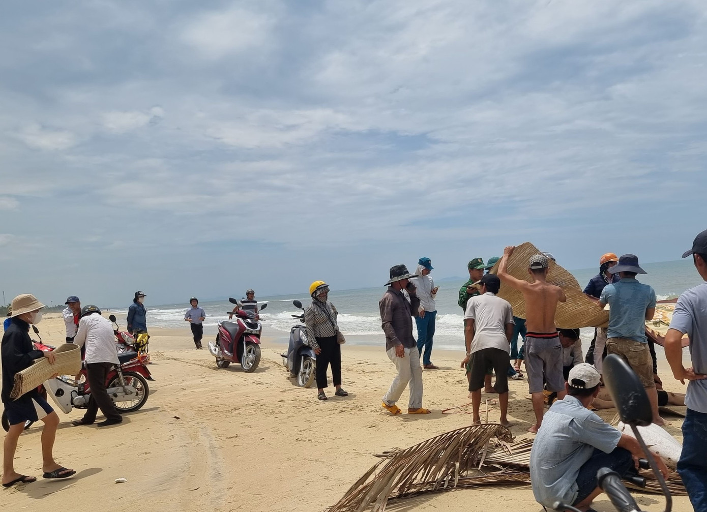 Thi thể nam sinh bị sóng cuốn được tìm thấy cách nơi gặp nạn 2km.