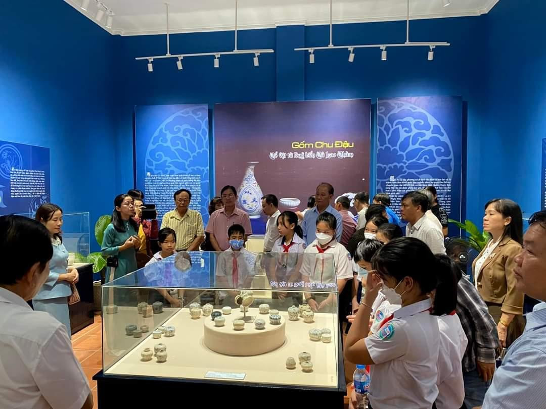 Lần đầu tiên hơn 120 cổ vật được trưng bày giới thiệu đến công chúng.