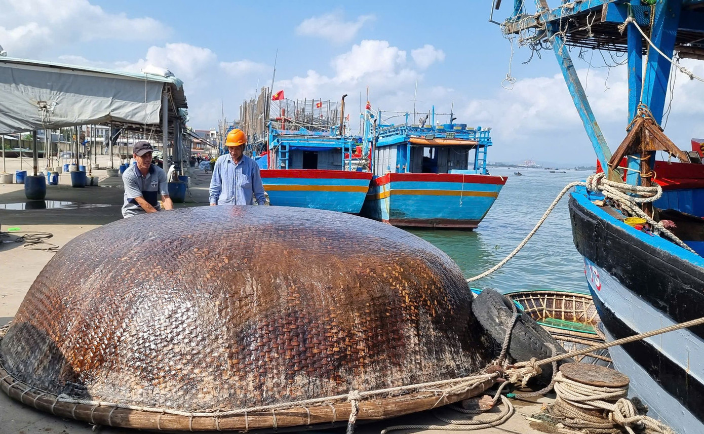 Ngư dân phấn khởi vươn khơi đầu năm.