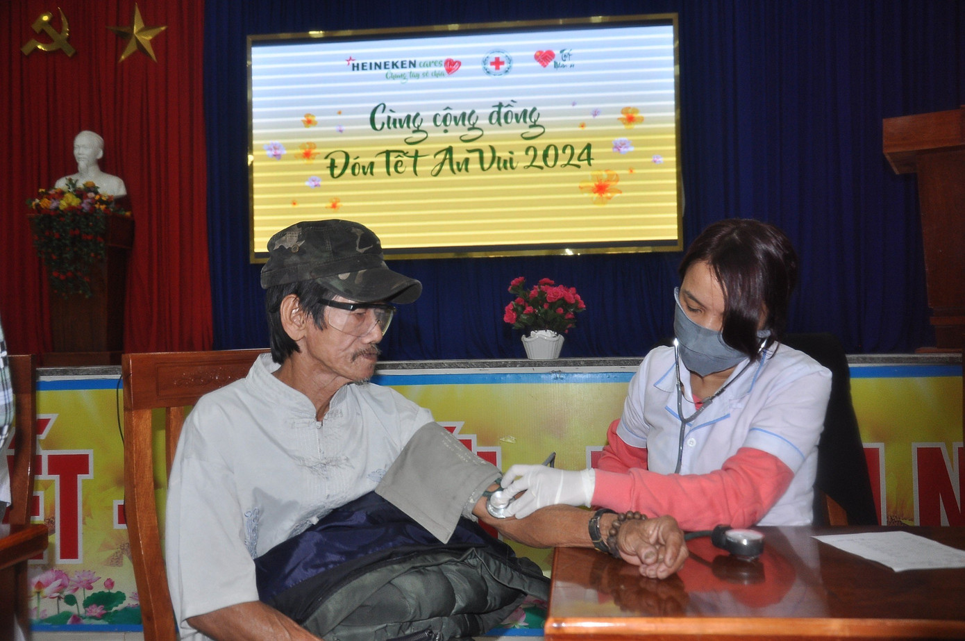 Nhiều hoạt động ý nghĩa tại chương trình nhằm chia sẻ với người nghèo dịp Tết Giáp Thìn 2024.