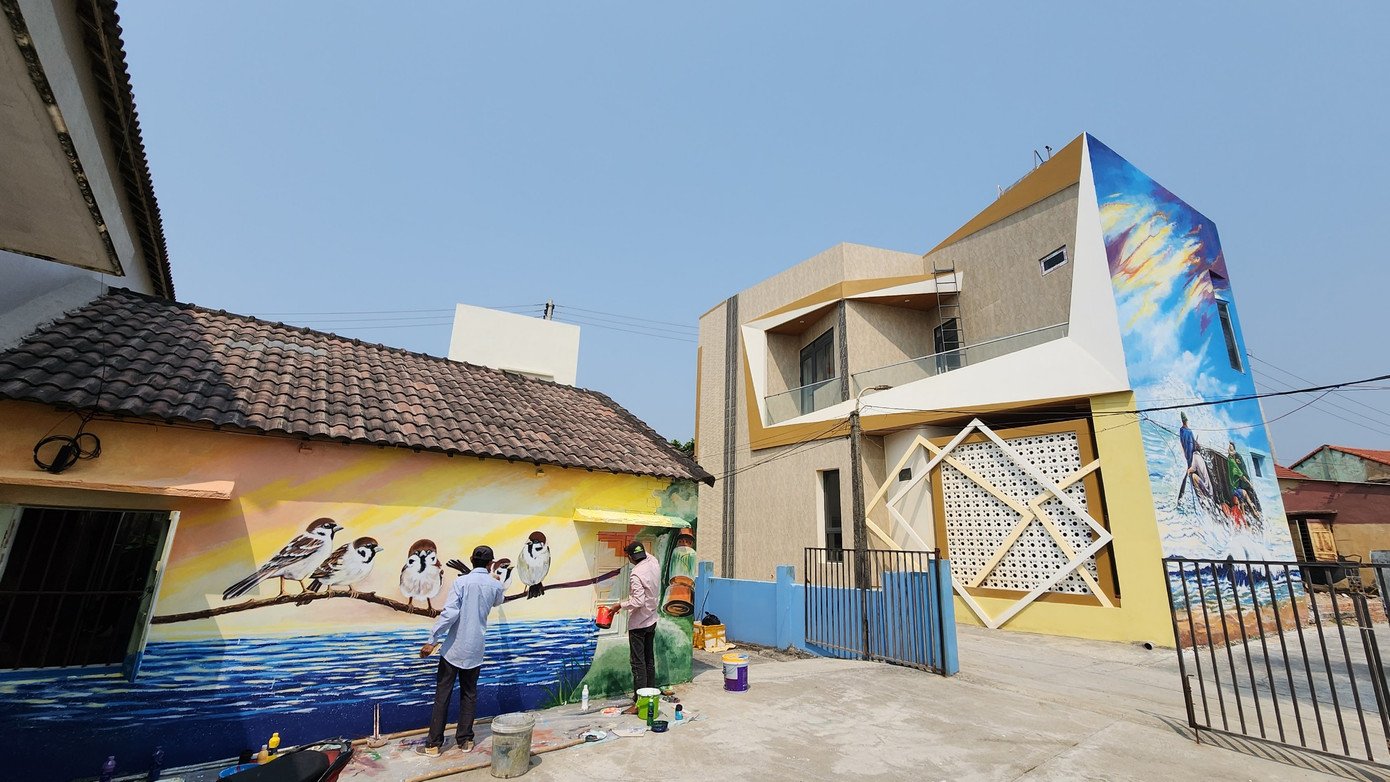 Họa sĩ vẽ tranh tại làng bích họa Tam Thanh. Họa sĩ vẽ tranh tại làng bích họa Tam Thanh.