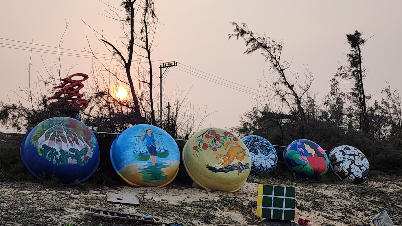 Tranh trên thúng tại làng bích hoạ. Tranh trên thúng tại làng bích hoạ.