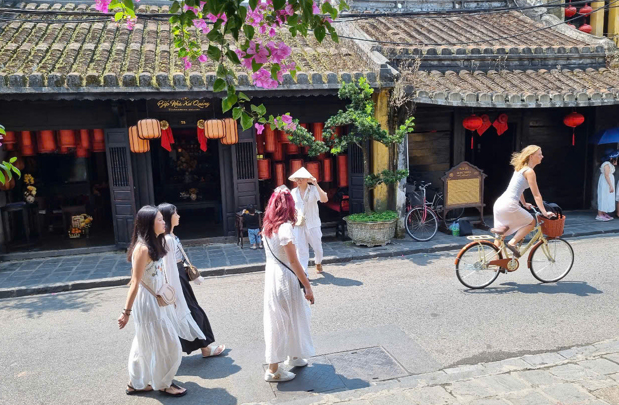 Tour khám phá cung đường di sản Hội An - Mỹ Sơn - Cổng trời Đông Giang dự kiến hút khách dịp lễ. Tour khám phá cung đường di sản Hội An - Mỹ Sơn - Cổng trời Đông Giang dự kiến hút khách dịp lễ.